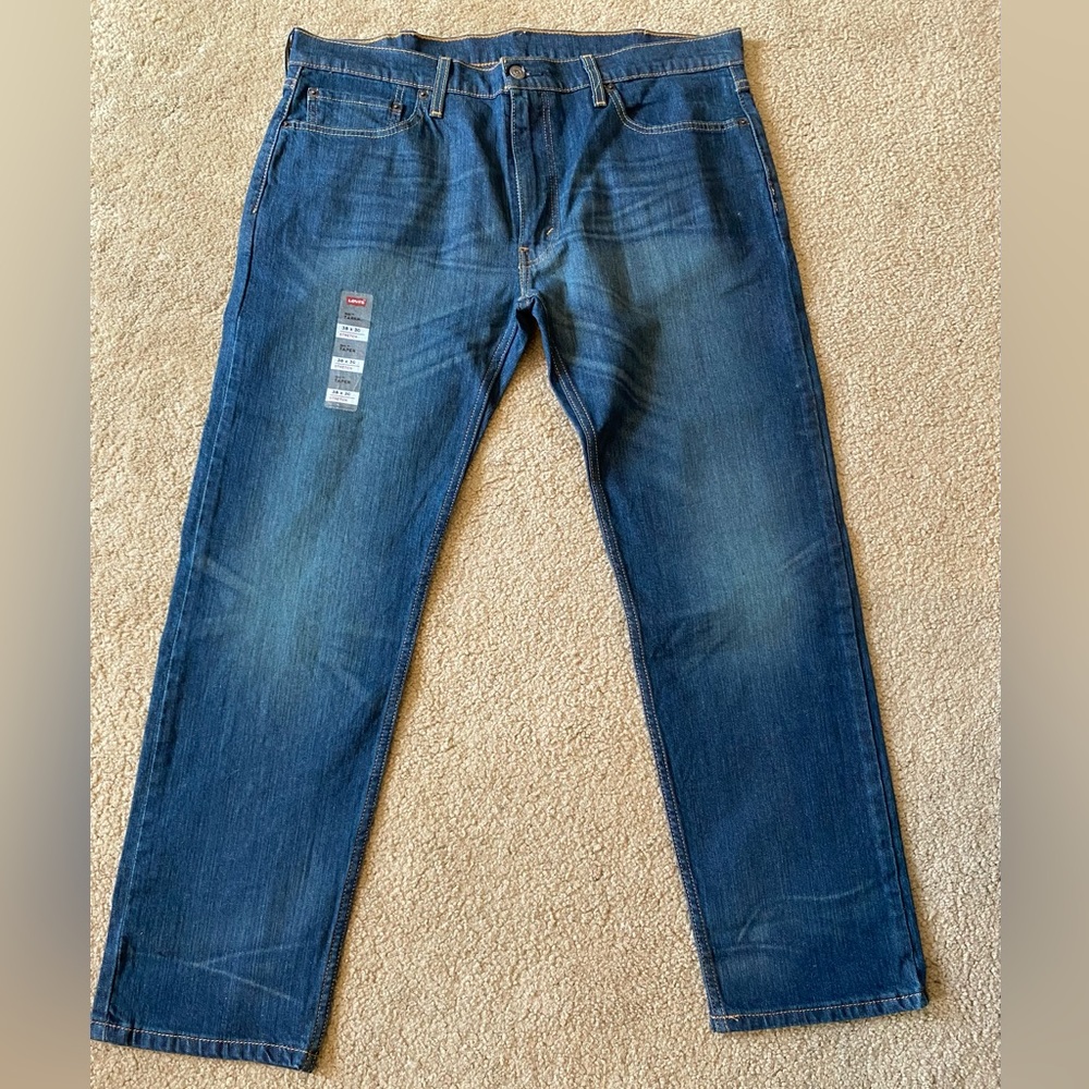 NWT Men’s 502 Levi jeans.